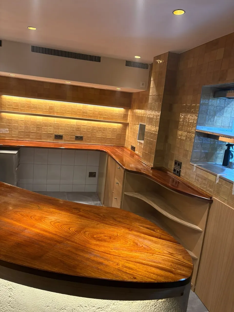 Barra de bar en madera