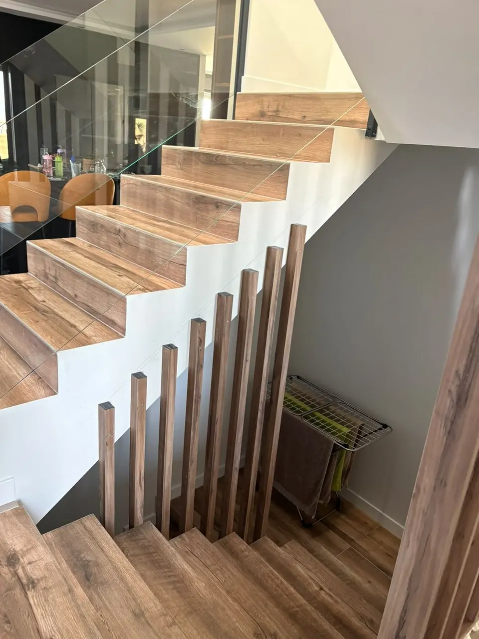 Escalera con celosía de listones