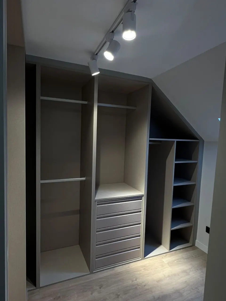 Vestidor con iluminación