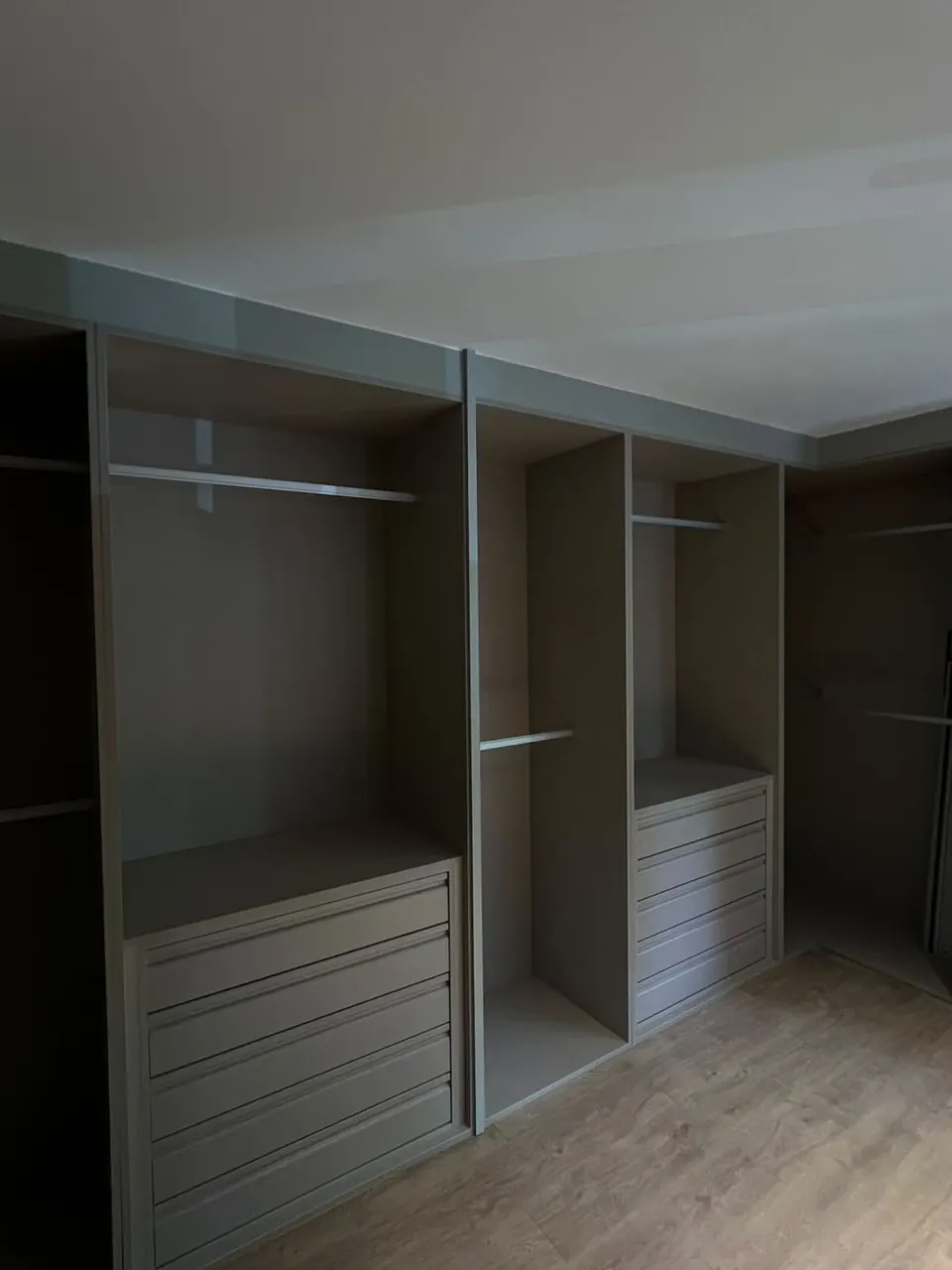 Vestidor con cajones